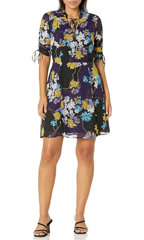 Sharagano HW9R15F231 - Floral V-Neck With Tie Cocktail Dress