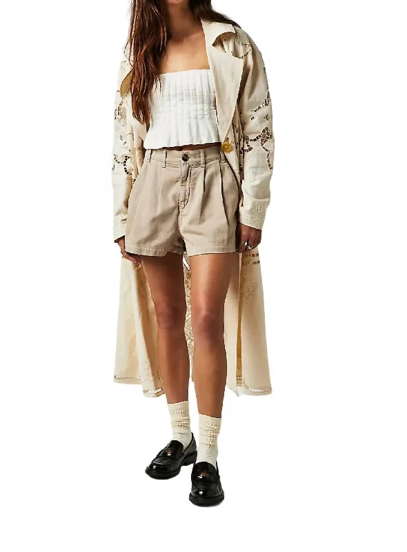 Billie Chino Shorts In Almond Wilk